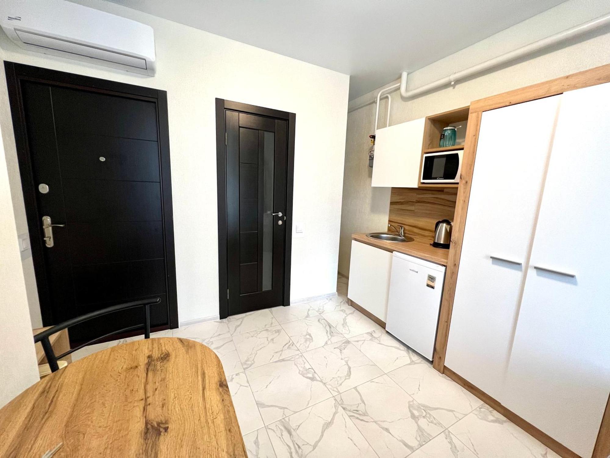 Osapart Hotel In A Complex Semycvit 3 Лвив Екстериор снимка
