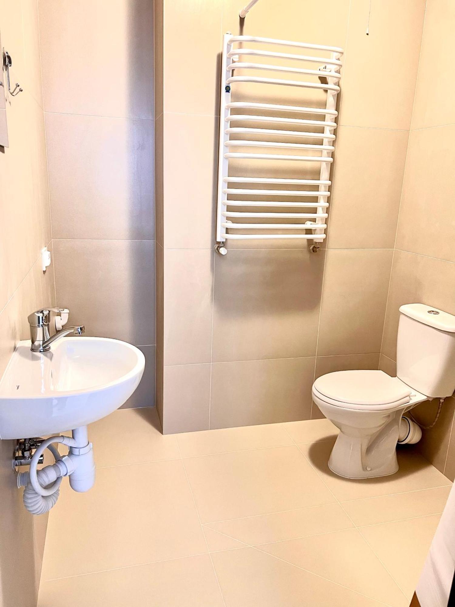 Osapart Hotel In A Complex Semycvit 3 Лвив Екстериор снимка